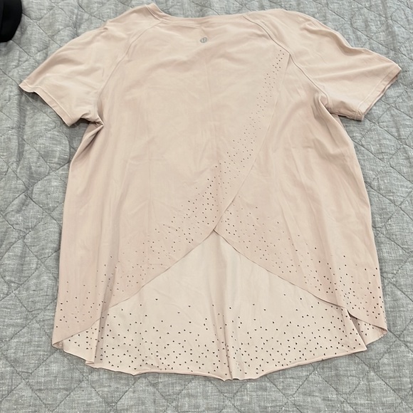 Lululemon S tee shirt. - Picture 1 of 3